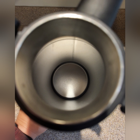 Stanley Classic Black Easy-Pour Growler With Handle, 64 Ounce - Picture 7 of 8